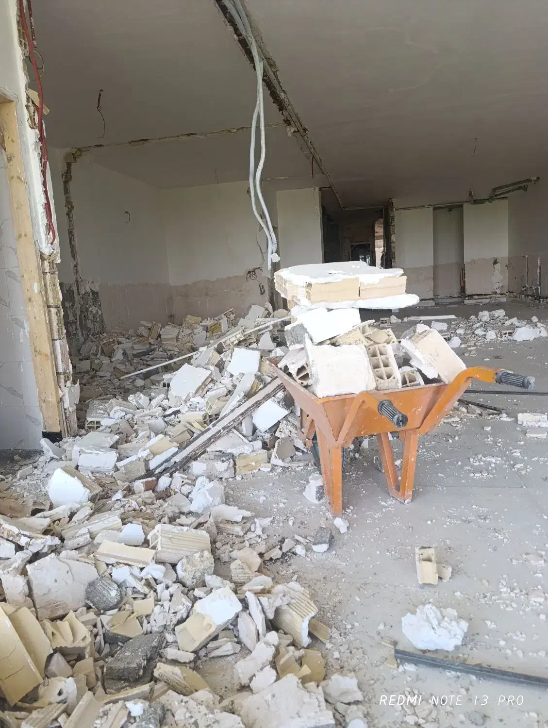 تخریب جزی و کلی ساختمان. تعمیرات|خدمات پیشه و مهارت|مشهد, چهارچشمه|دیوار