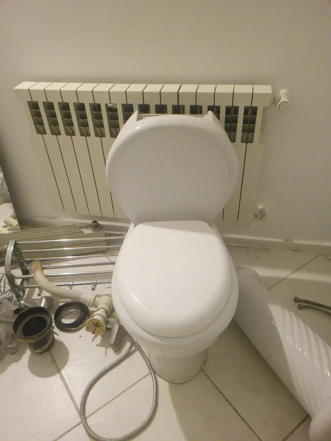 توالت فرنگی کار کرده|لوازم سرویس بهداشتی|تهران, قیطریه|دیوار