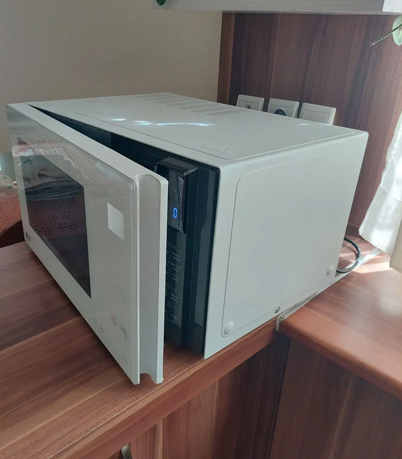 مایکروفر ال جی سفید بزرگ|اجاق گاز و لوازم برقی پختوپز|طرقبه, |دیوار