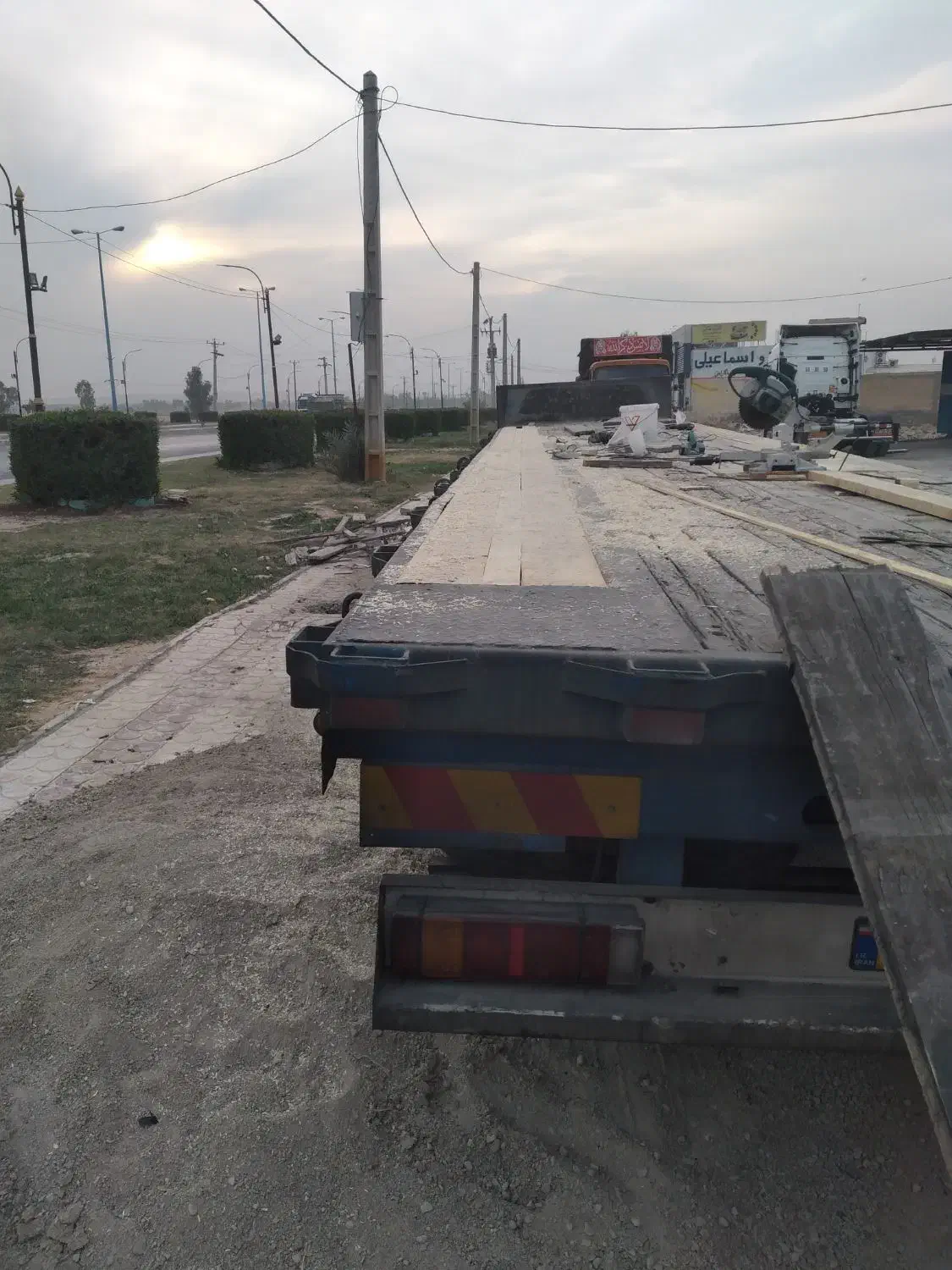 تخته کوبی تریلی کمرشکن کامیون|خدمات پیشه و مهارت|بهبهان, |دیوار