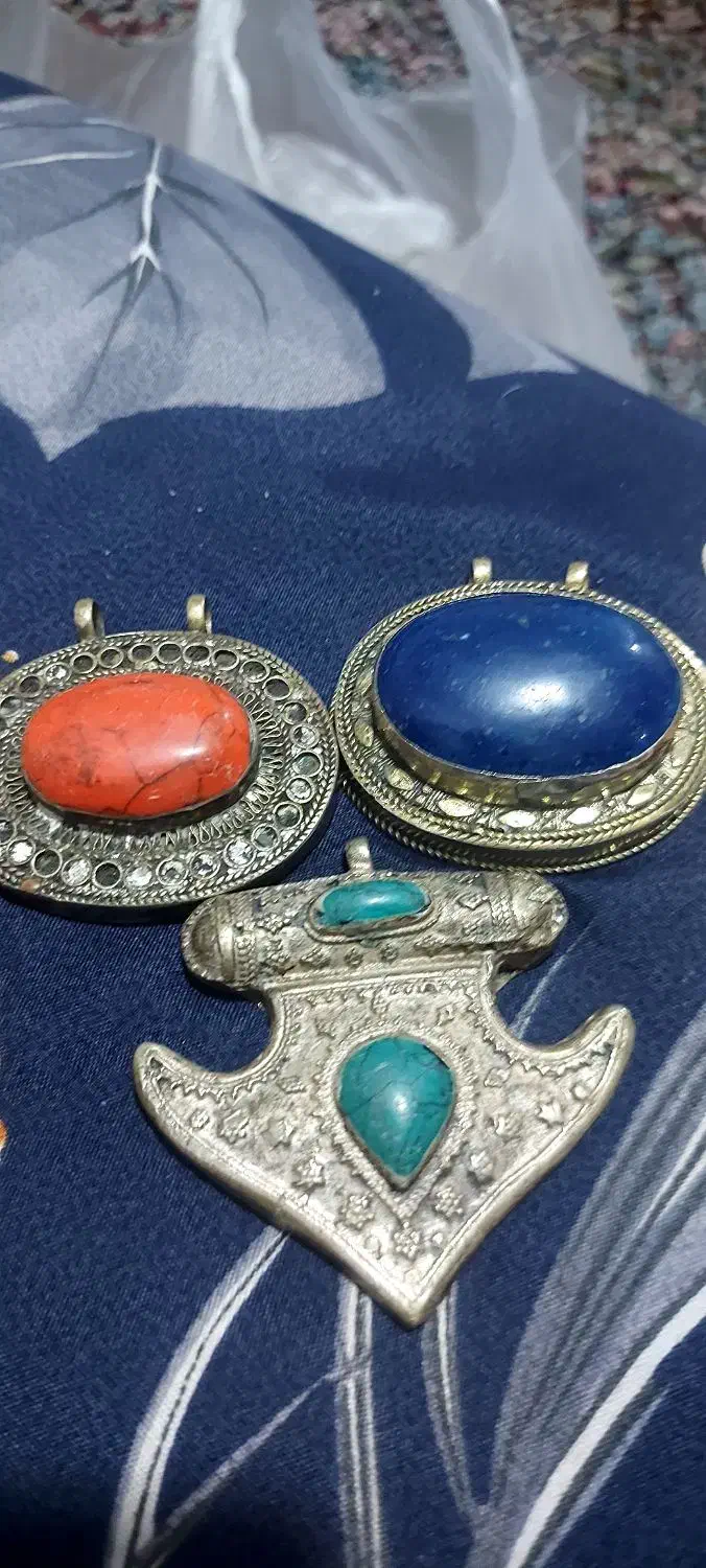 سه عدد گردن آویز ورشو با سنگهای معدنی اصلی فروشی|بدلیجات|رفسنجان, |دیوار