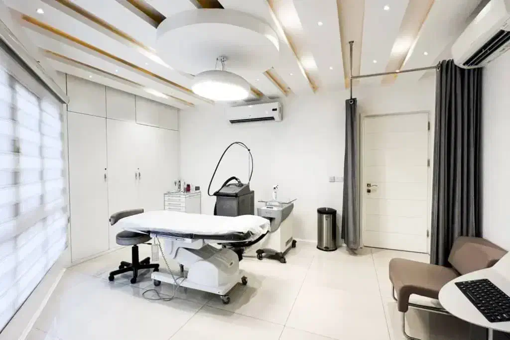 استخدام اپراتور لیزر در کلینیک پزشکی|استخدام درمانی، زیبایی، بهداشتی|رشت, گلسار|دیوار