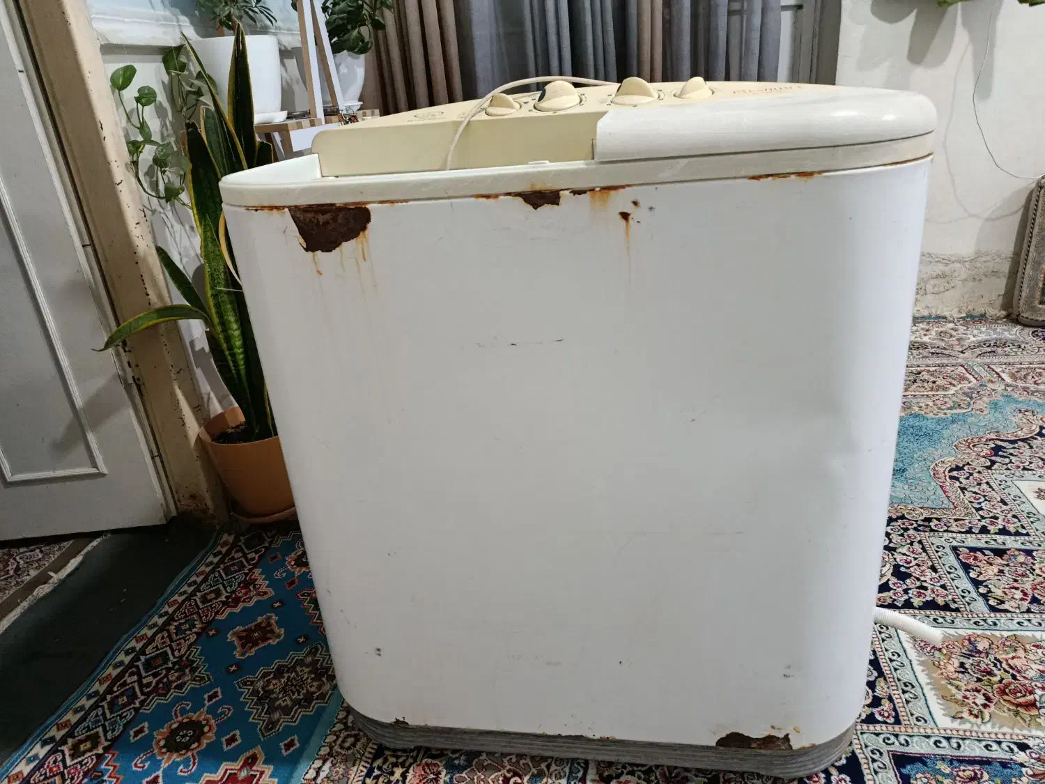 لباسشویی|ماشین لباسشویی و خشک‌کن لباس|نیمروز, |دیوار