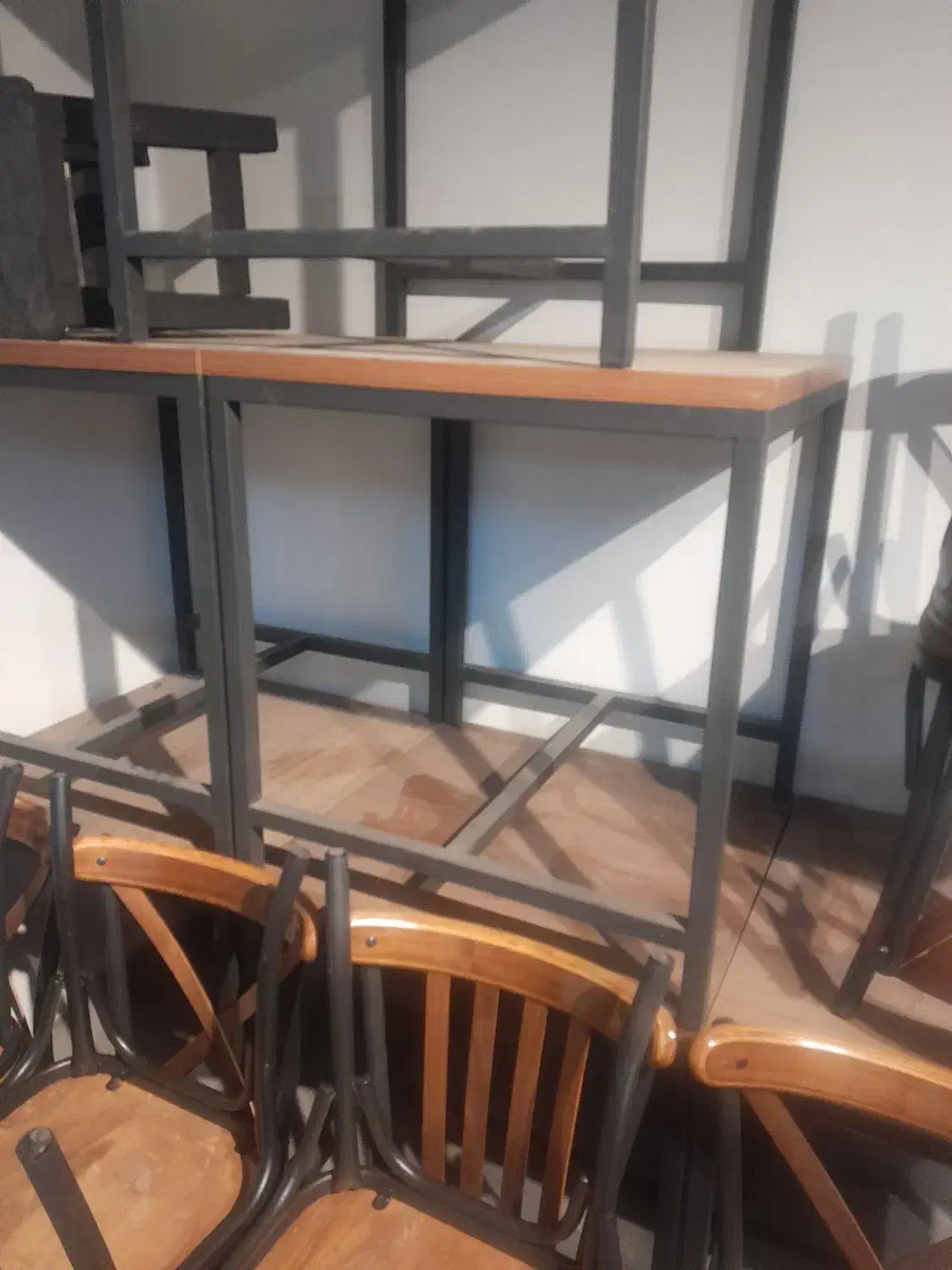 صندلی طرح لهستانی مارک نظری و میز دو نفره|کافی‌شاپ و رستوران|تهران, فلسطین (میدان انقلاب)|دیوار