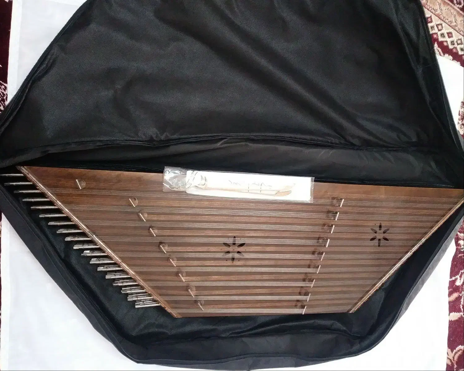 سنتور|سازهای سنتی|گلبهار, شهر جدید گلبهار|دیوار