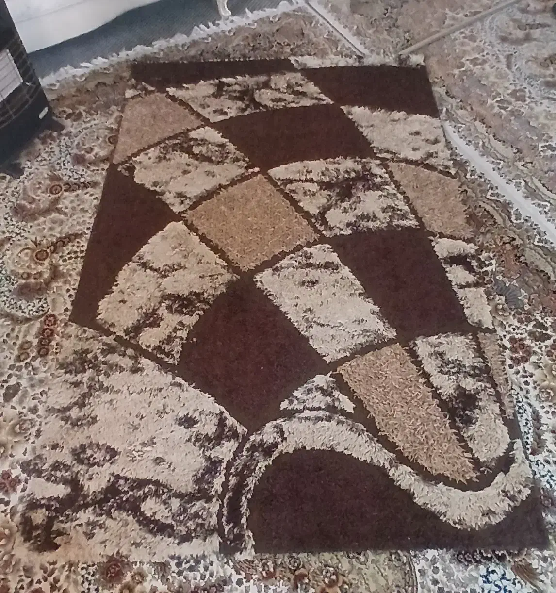 قالی|فرش|اهواز, کوی باهنر|دیوار