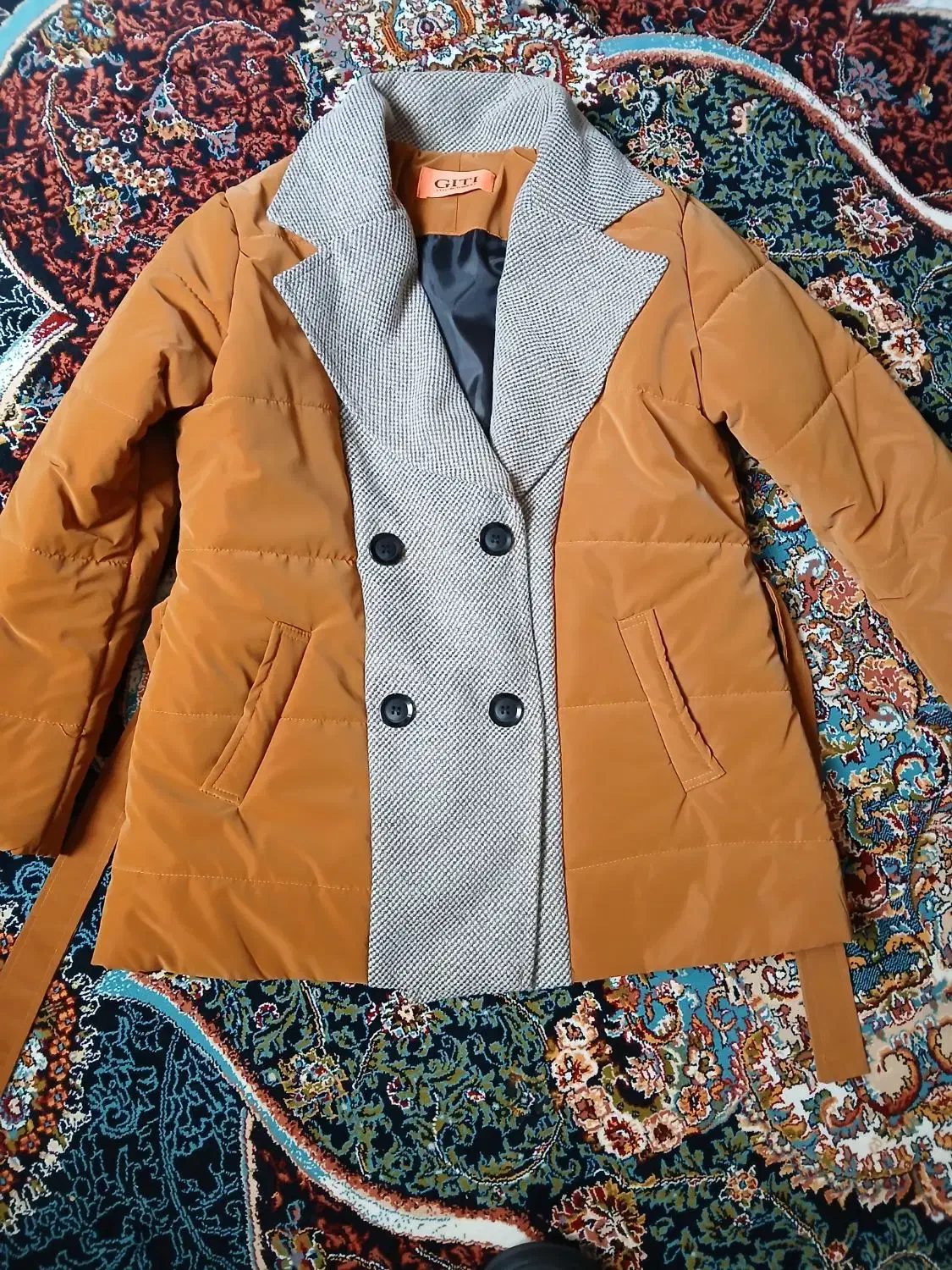 کاپشن|لباس|ری, دولتآباد|دیوار