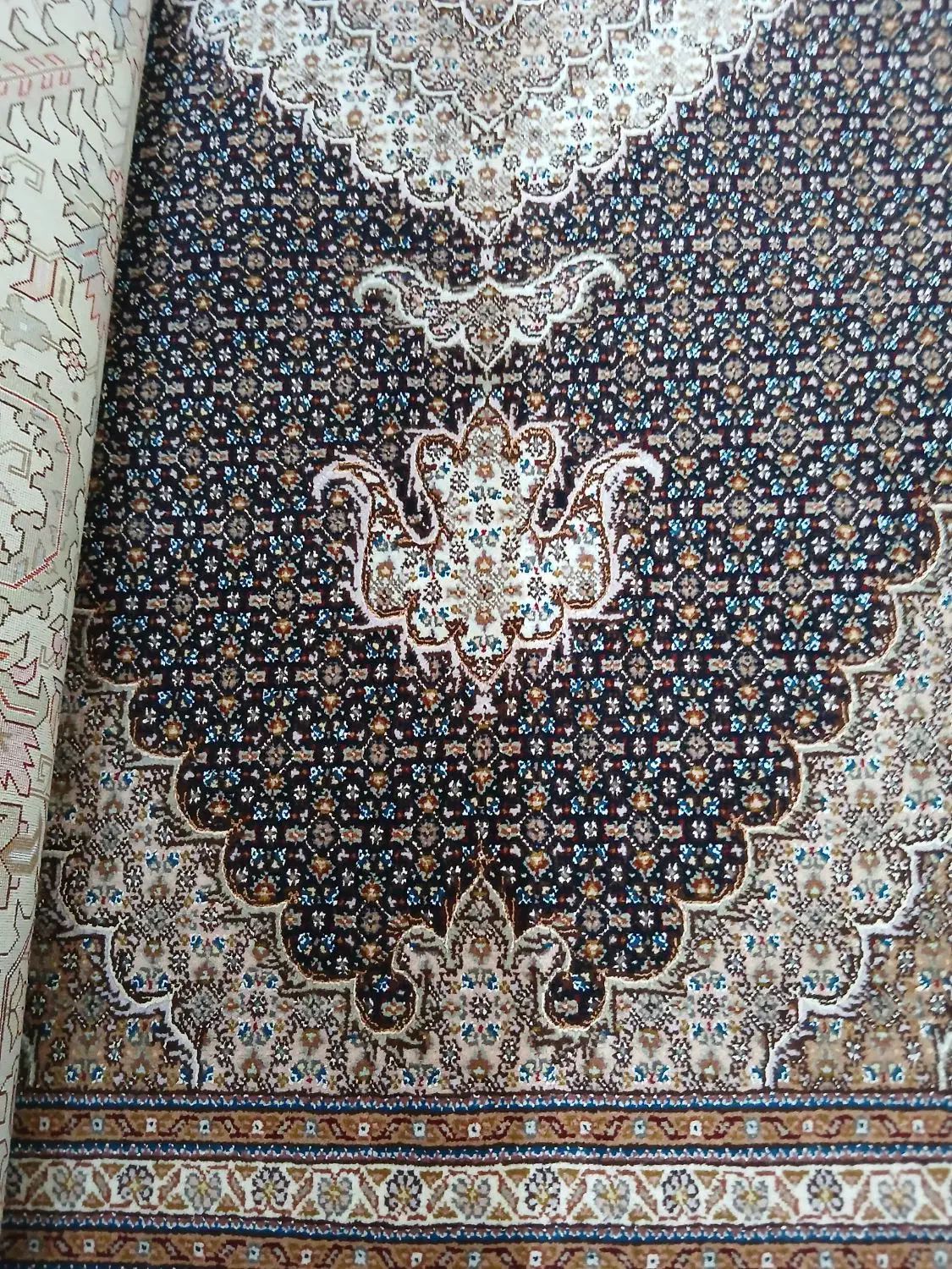 فرش دستبافت (ماهی خوی)|فرش|خوی, |دیوار