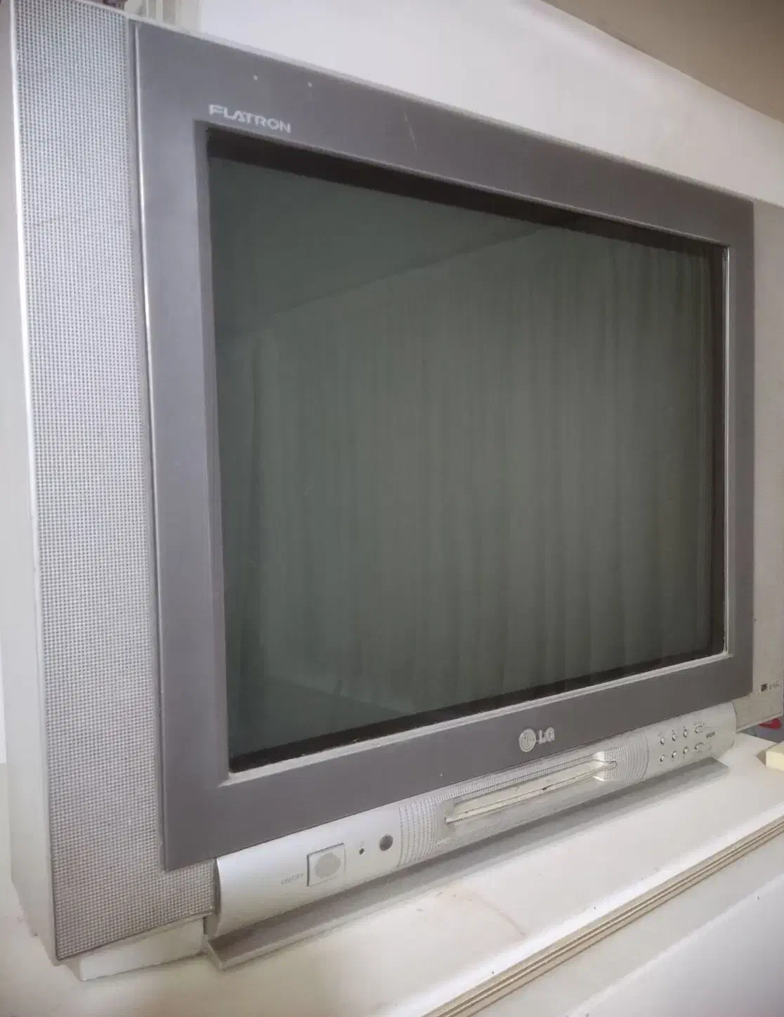 تلوزیون ۲۱ اینچ ال جی|تلویزیون و پروژکتور|قم, کلهری|دیوار