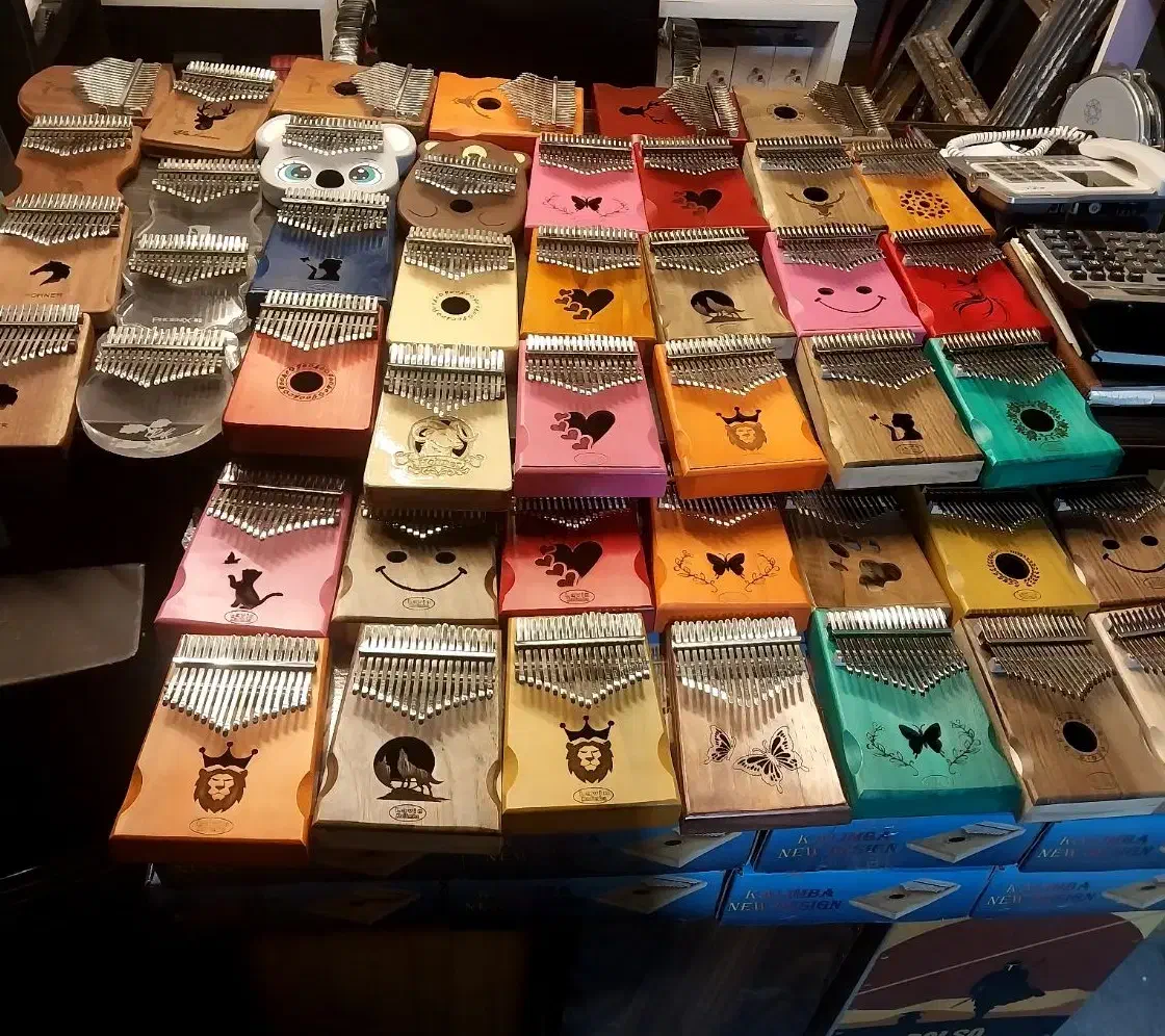 کالیمبا یا پیانو دستی ملودیکا سنتور گیتار کاور|پیانو، کیبورد، آکاردئون|مشهد, سیلو|دیوار