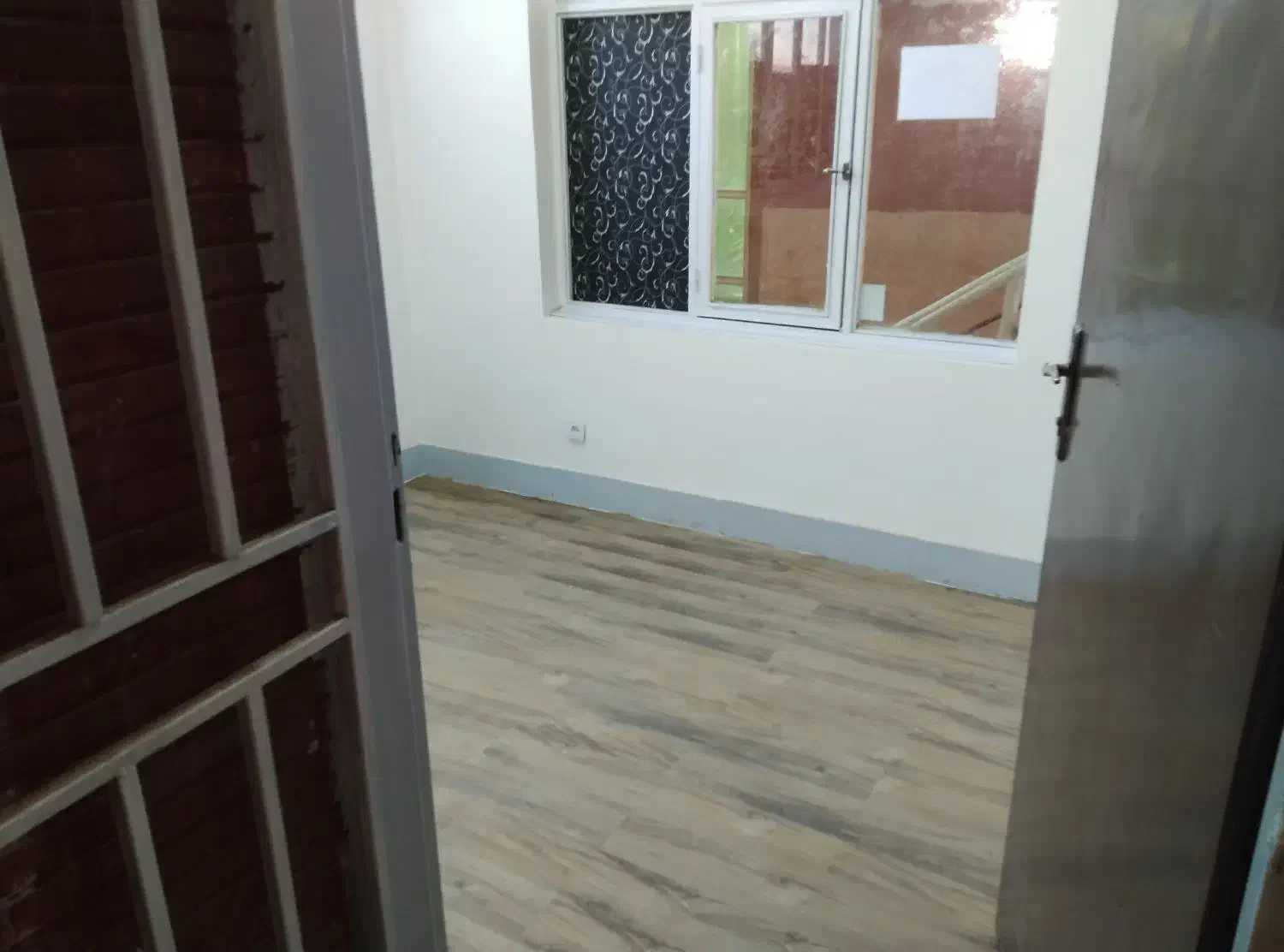 اجاره مغازه یا دفتر  اداری تجاری|اجارهٔ دفتر کار، اتاق اداری، مطب|فولادشهر, A4|دیوار