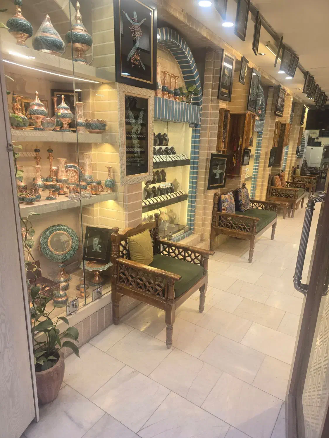 فروشنده مسلط به زبان عربی|استخدام خدمات فروشگاه و رستوران|نیشابور, مازول|دیوار