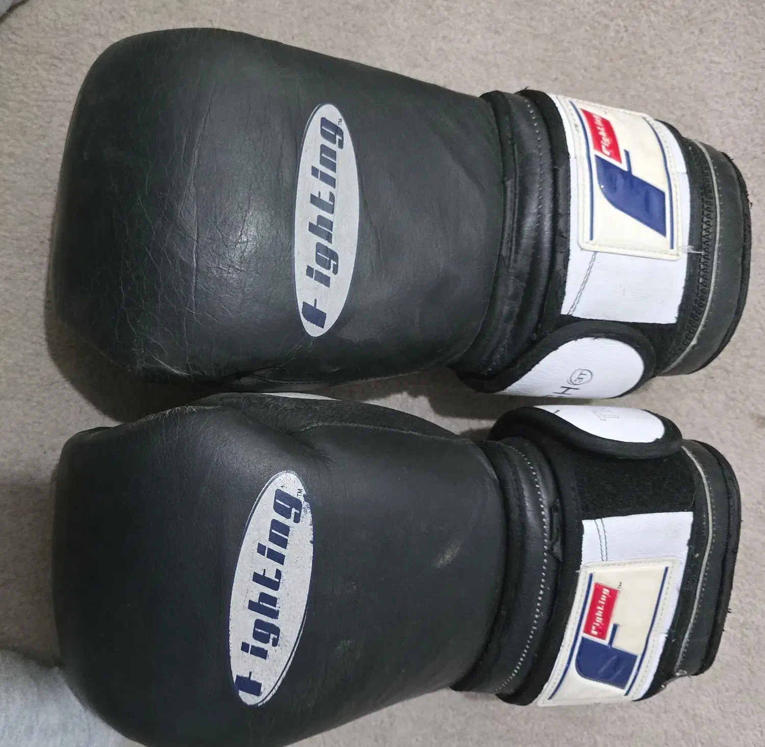 دستکش حرفه ای  بوکس ، وزنه خور|تجهیزات ورزشی|همدان, |دیوار