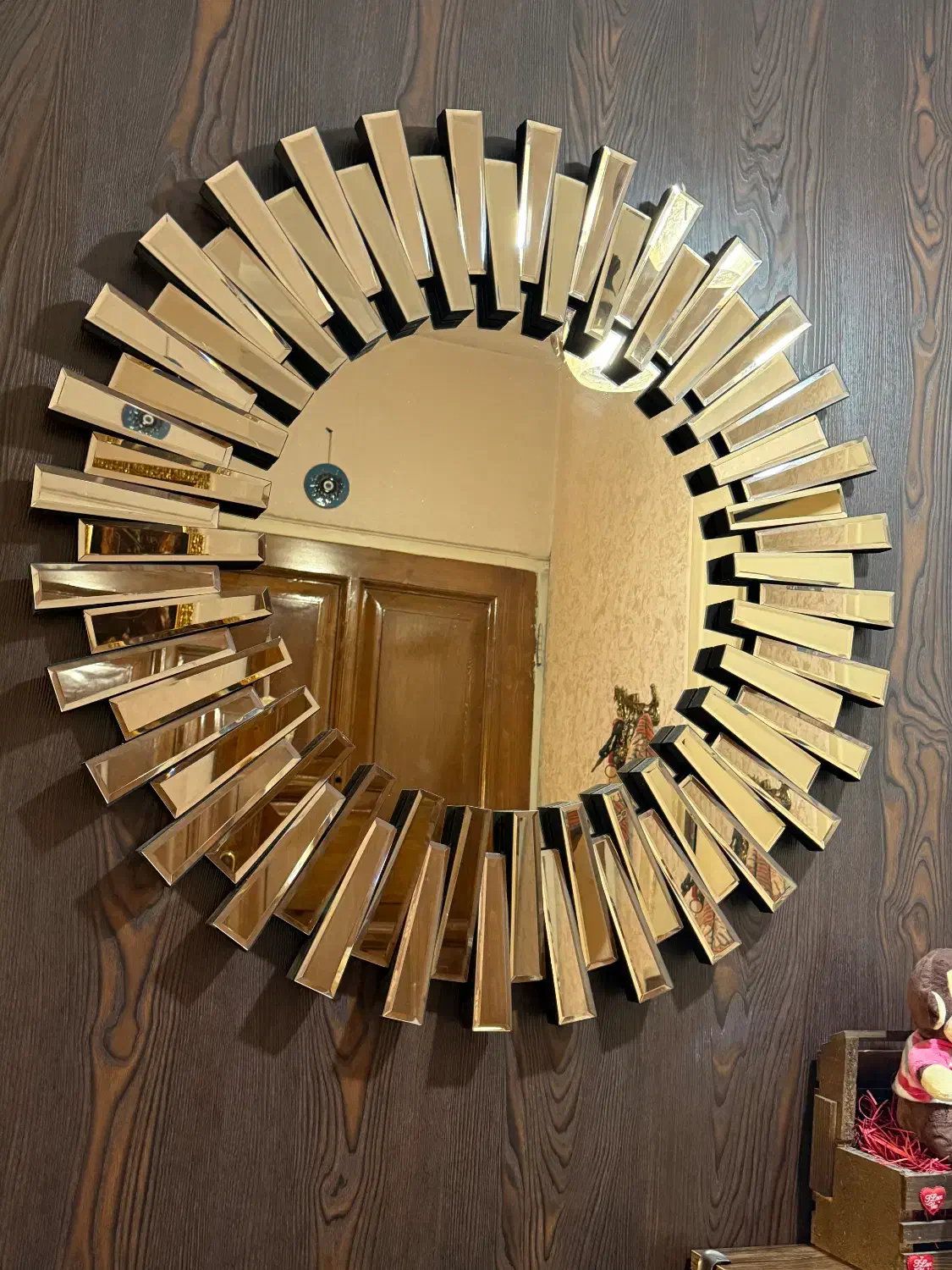 آیینه|آینه|ری, جوانمرد قصاب|دیوار