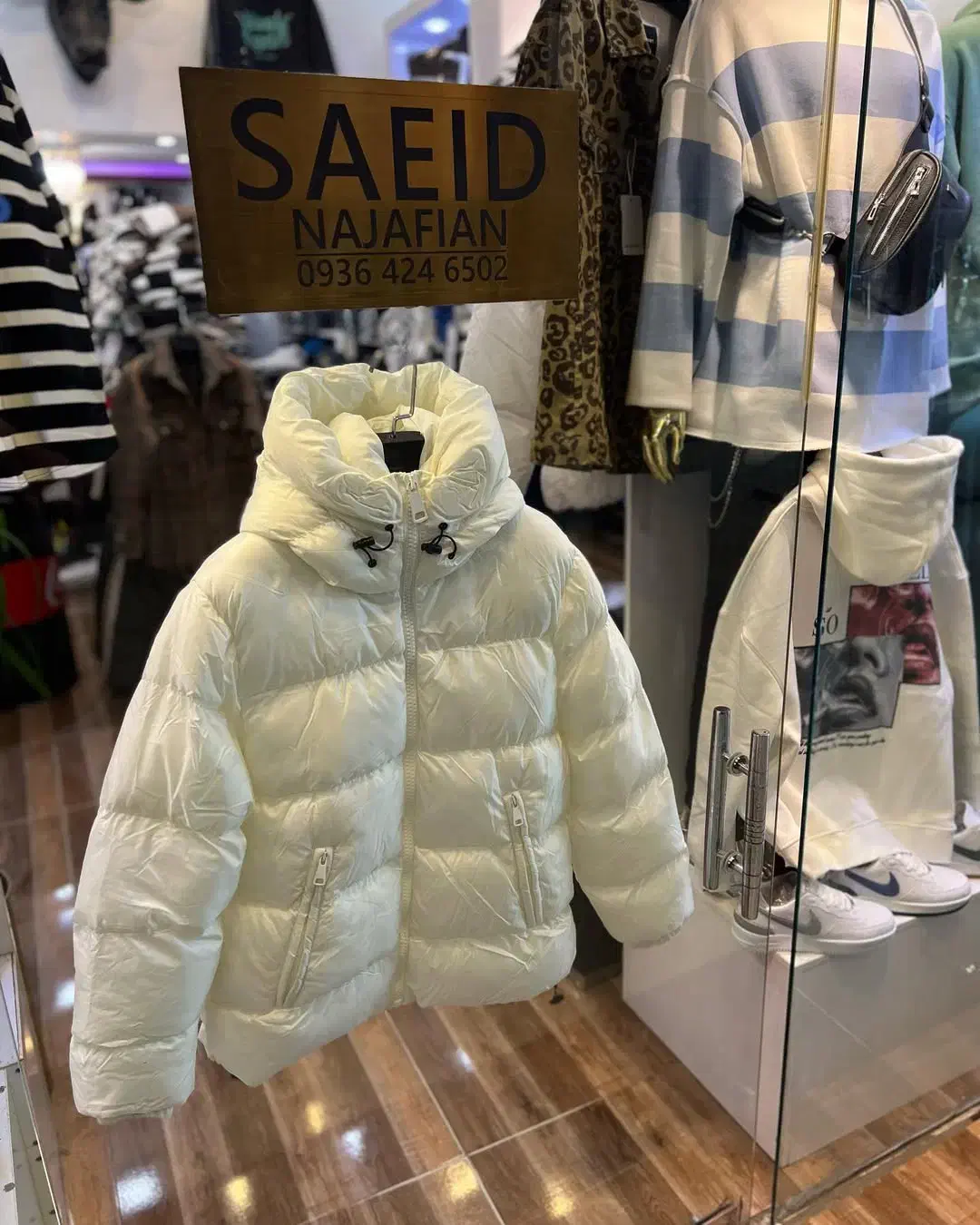 کاپشن|لباس|باوی, |دیوار