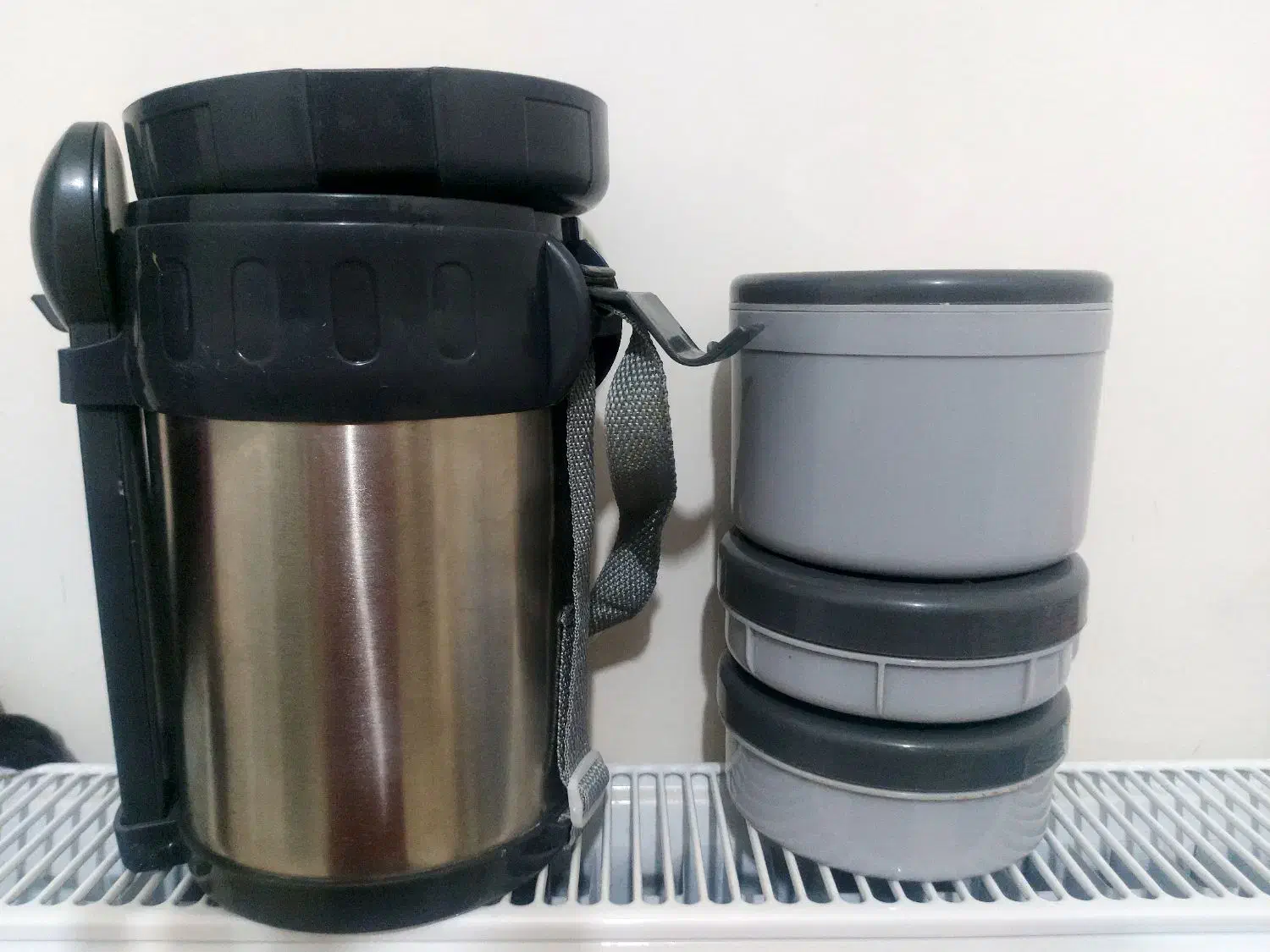 ظرف غذا سه تیکه|ظروف نگهدارنده، پلاستیکی، یکبارمصرف|اصفهان, خانه اصفهان|دیوار