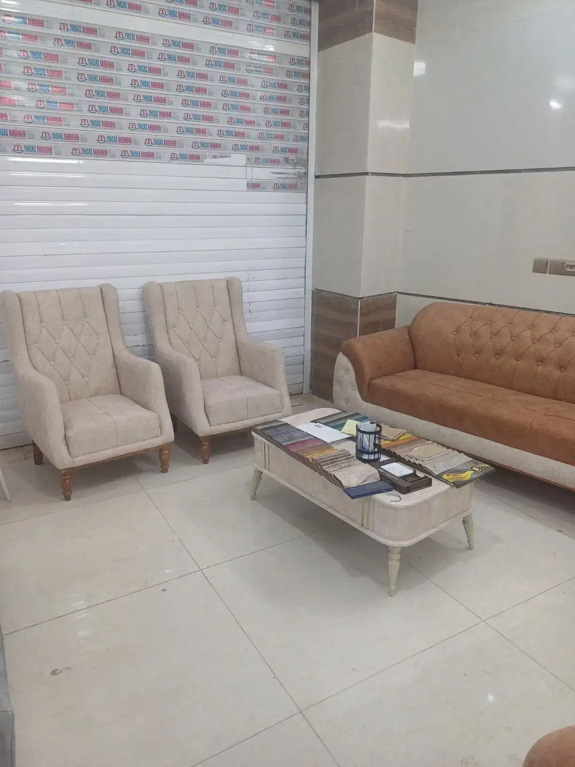 مبل راحتی ۷نفره  شکلاتی و کرم زیر قیمت|مبلمان خانگی و میز عسلی|اصفهان, شهرک ولیعصر|دیوار