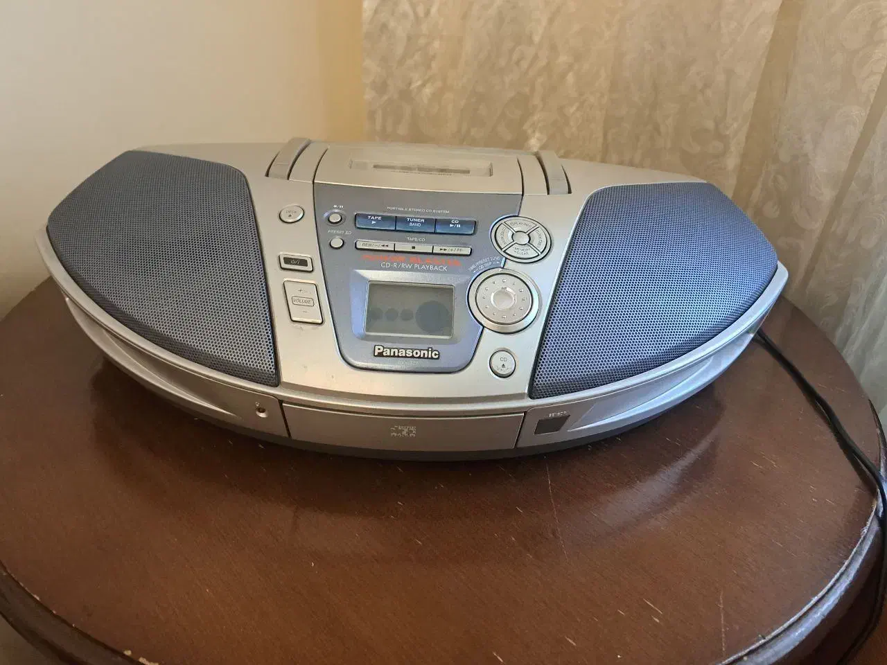 رادیو ضبط صوتی قدیمی|کلکسیون اشیاء عتیقه|پردیس, فاز ۱۱|دیوار