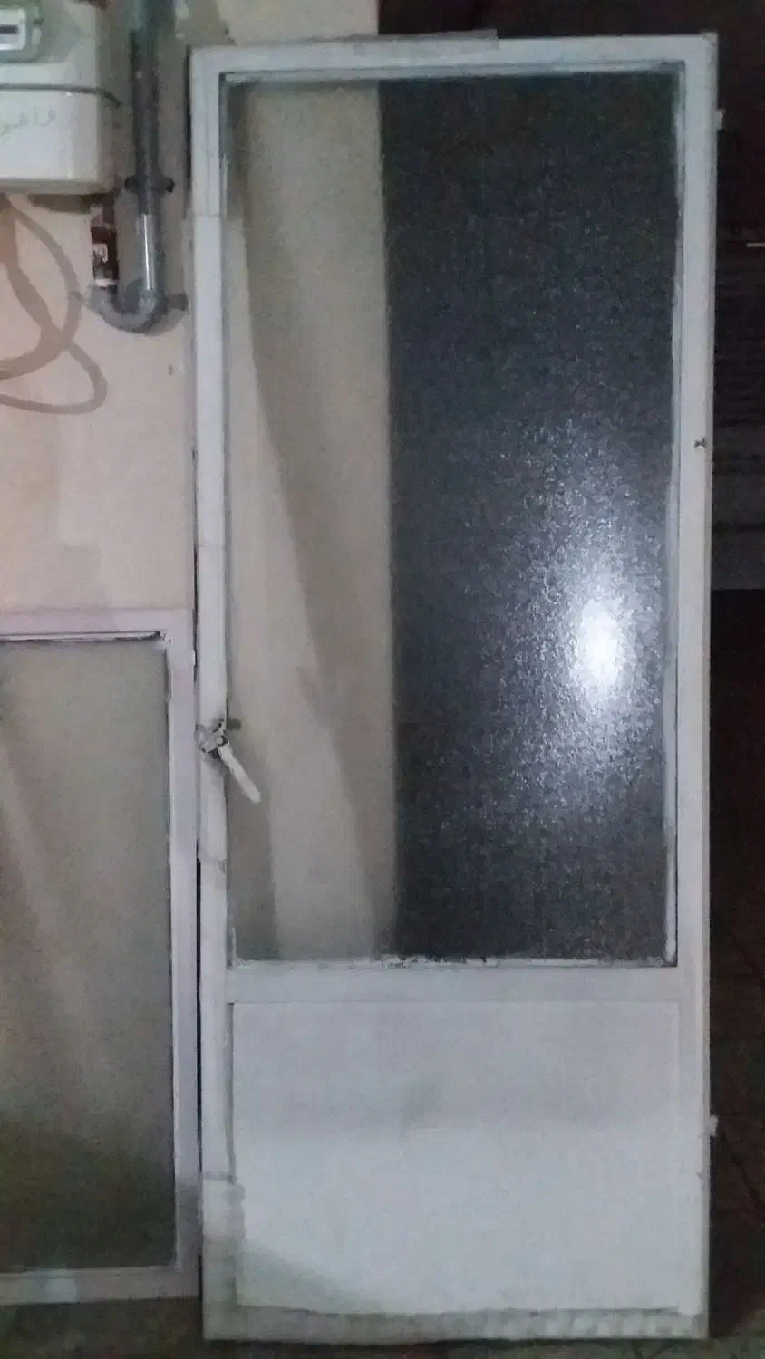 درب وپنجره آهنی. بدون چارچوب . شیشها برفی وبرنز|مصالح و تجهیزات ساختمان|پاکدشت, پاکدشت (مامازند)|دیوار