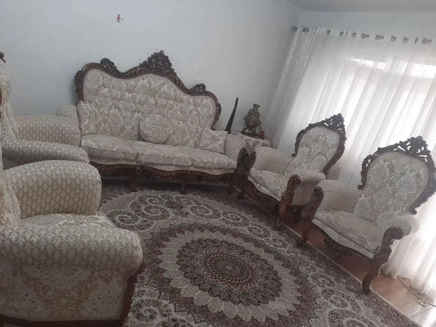 مبلمان سلطنتی در حد نو|مبلمان خانگی و میز عسلی|تهران, شهید فکوری|دیوار