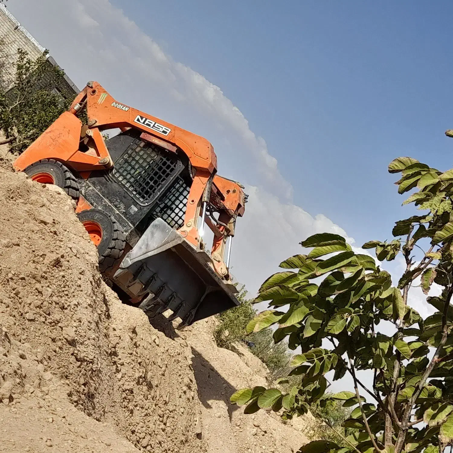بابکت مدل ۲۰۱۲ دوسان|خودرو سنگین|زنجان, |دیوار