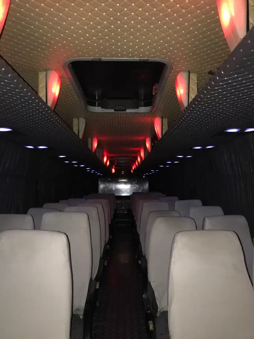 اتوبوس دربستی|خدمات حمل و نقل|اندیشه, اندیشه فاز ۳|دیوار