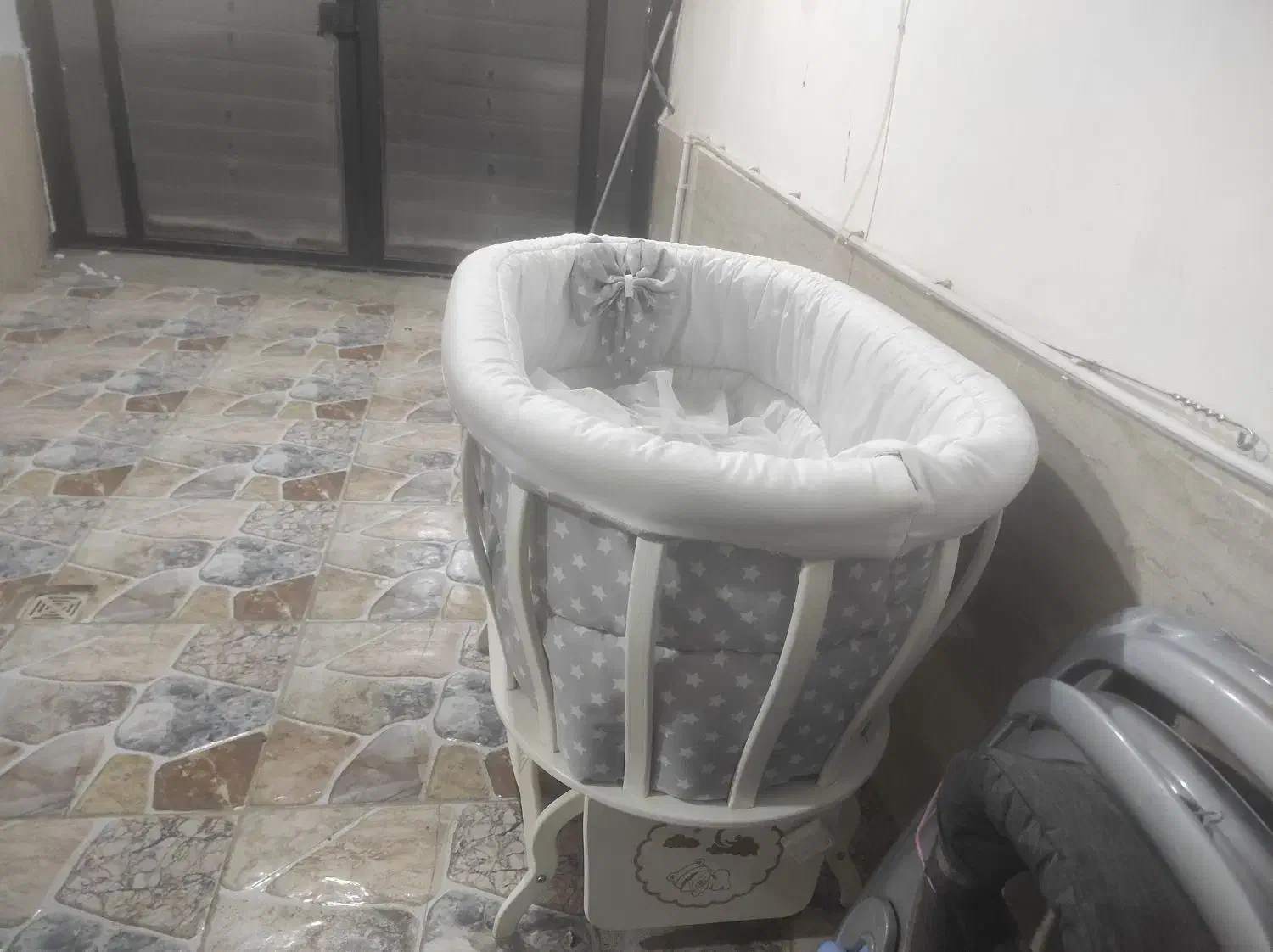 گهواره چوبی|تخت و صندلی بچه|مریوان, |دیوار