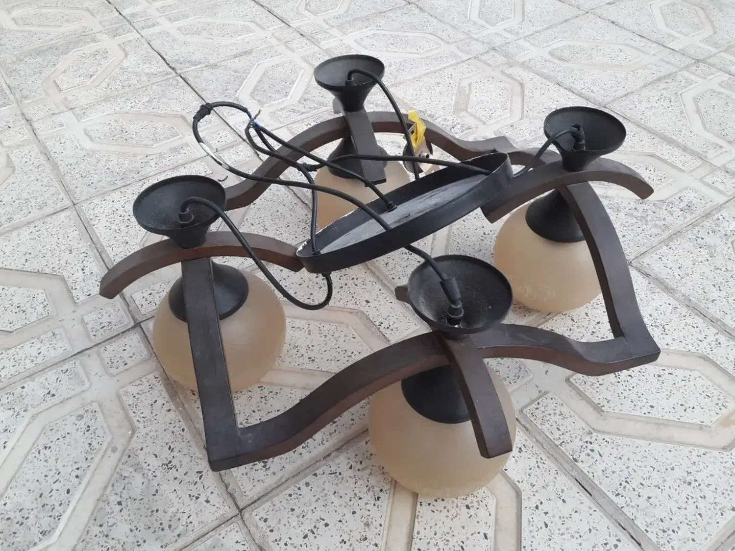 لوستر آشپزخونه. ۴ شاخه. چوبی .سالم|لوستر و چراغ آویز|زنجان, |دیوار