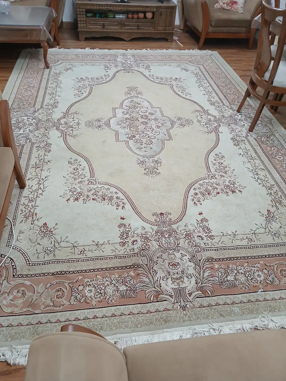 یک تخته فرش ماشینی ۹ متری کار کرده|فرش|رشت, کوی جام جم|دیوار