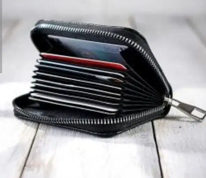 مدارک گمشده|اشیا|قم, حنیف نژاد|دیوار