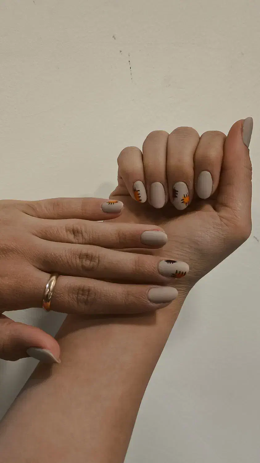 خدمات تخصصی ناخن (باتخفیف ویژه)|خدمات آرایشگری و زیبایی|اصفهان, باغ کاران|دیوار