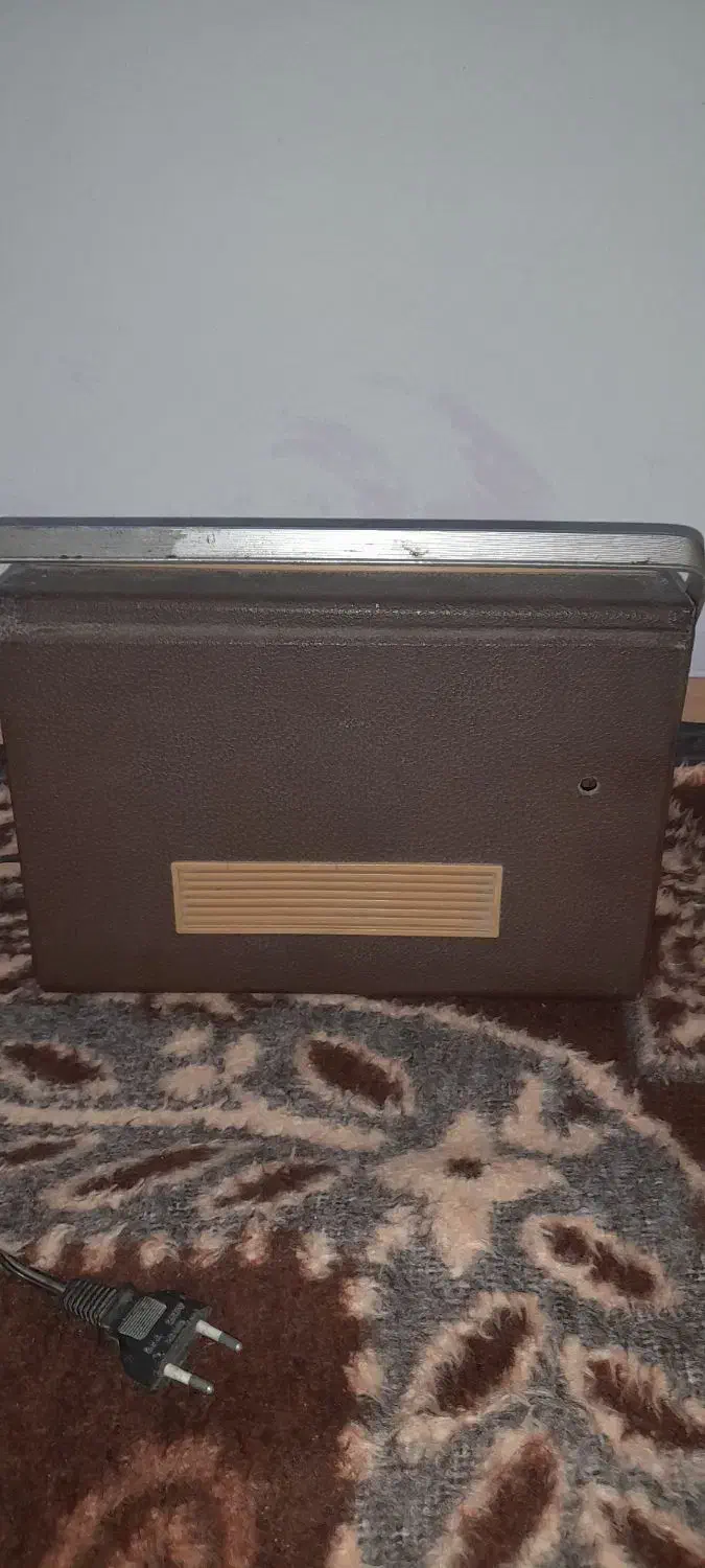 رادیوخیلی قدیمی|کلکسیون اشیاء عتیقه|بستان آباد, |دیوار