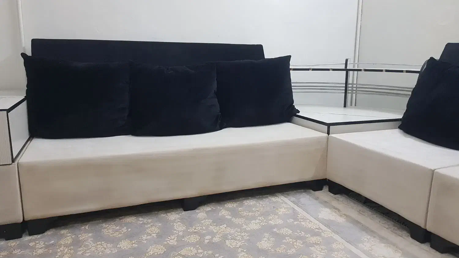 راحتی کاملا نو و تمیز|مبلمان خانگی و میز عسلی|تهران, شهرک زینبیه|دیوار