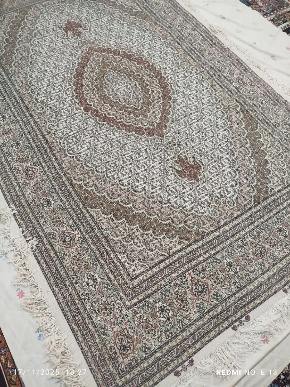 ۱۱ متن گل ابریشمی کرم قهوه‌ای نونو|فرش|میاندوآب, |دیوار