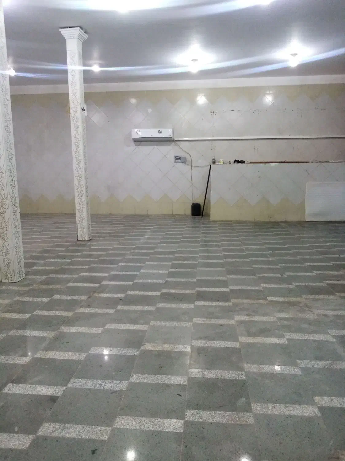 145 متر مغازه با 18 متر بر ارتفاع 4 متر جوادالائمه|اجارهٔ مغازه و غرفه|قم, چهل درخت‎|دیوار