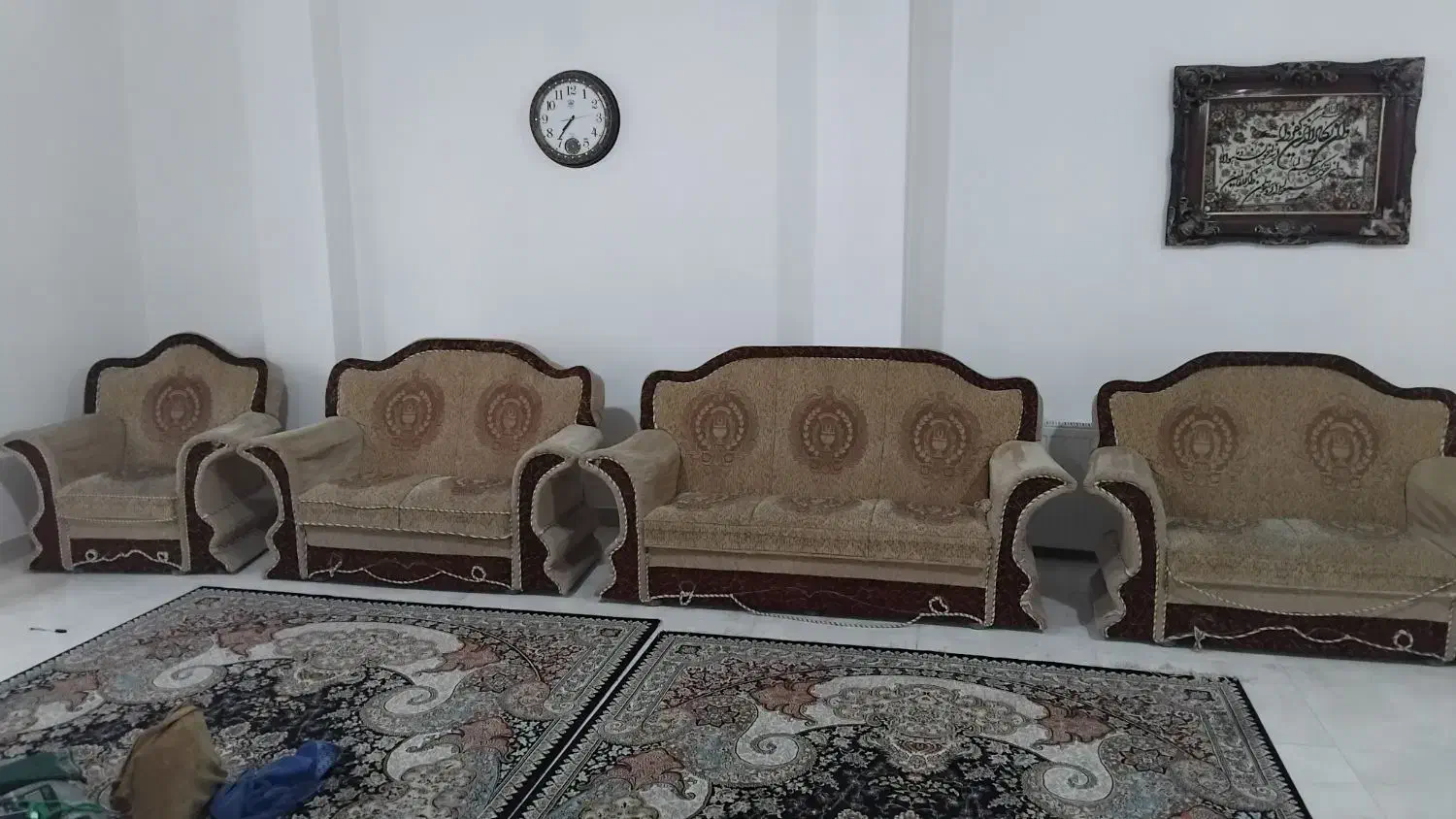 مبل راحتی 9 نفره بهمراه جلو مبلی و سه میز عسلی|مبلمان خانگی و میز عسلی|رشت, نخودچر|دیوار