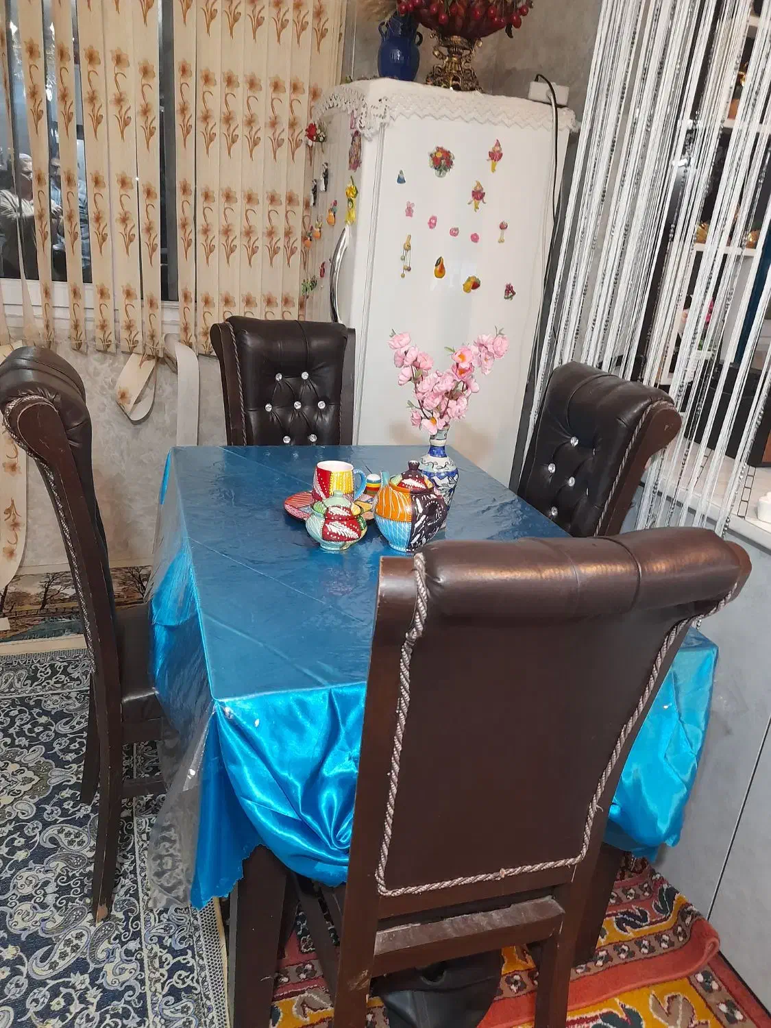 میز ناهارخوری ۴نفره خیلی نو قیمت ۳۰۰۰۰۰۰۰تومان|میز و صندلی غذاخوری|بروجرد, |دیوار