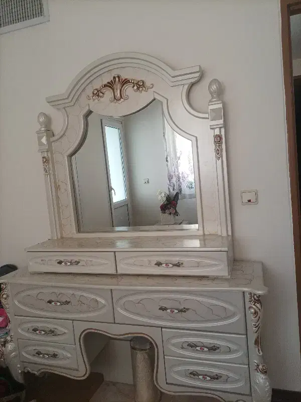 میز آرایش|بوفه، ویترین، کنسول|باغستان, |دیوار