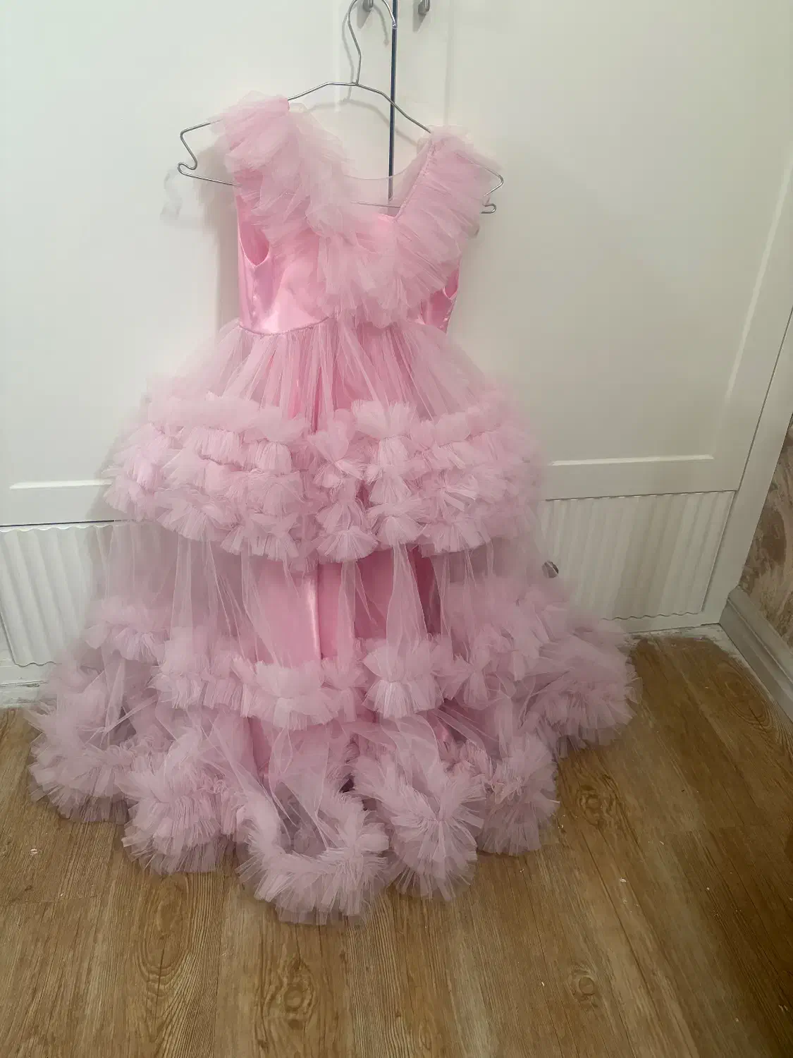 پیراهن پرنسسی  مناسب ۶تا۹سال تقریبا پشت بند داره|کفش و لباس بچه|مشهد, دانشجو|دیوار