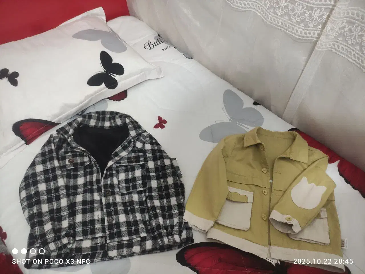 دوتا کت بایه جفت کفش بچه برای۵ تا ۶سال درحدنو|کفش و لباس بچه|کامیاران, |دیوار