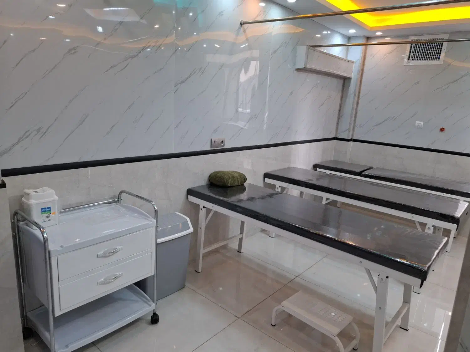 نیازمند پزشک عمومی. ودستیار دندانپزشک|استخدام درمانی، زیبایی، بهداشتی|ری, ظهیرآباد|دیوار