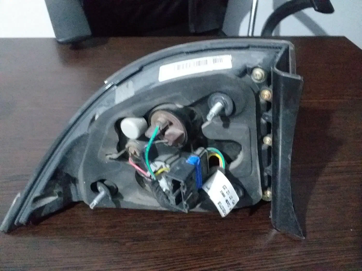 چراغ عقب روی بدنه سورن پلاس|قطعات یدکی و لوازم جانبی|اشترینان, |دیوار