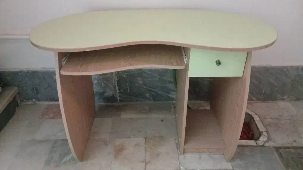 میز تحریر|میز تحریر و کامپیوتر|اصفهان, قائمیه|دیوار