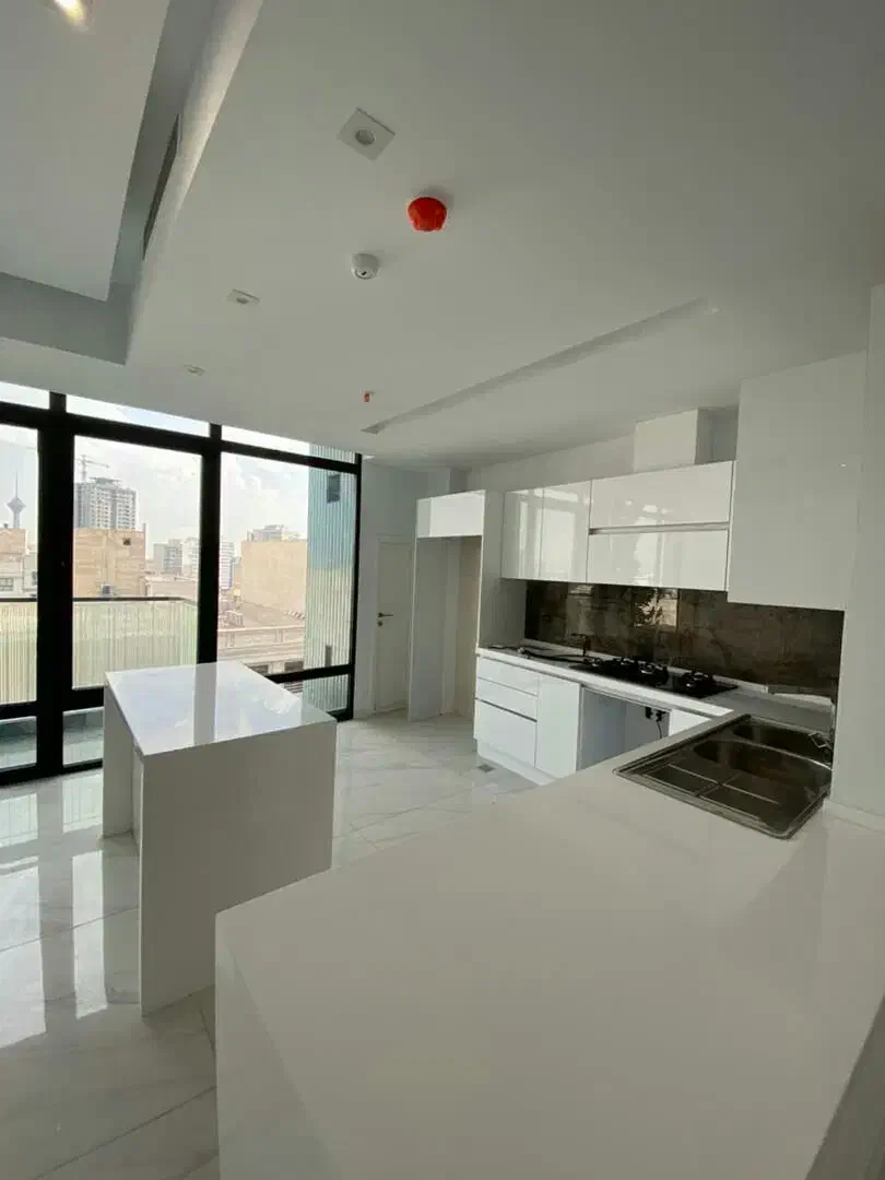 ۱۷۰متر  صرافها  نوساز  ۲پارکنیک  مشاعات‌دار