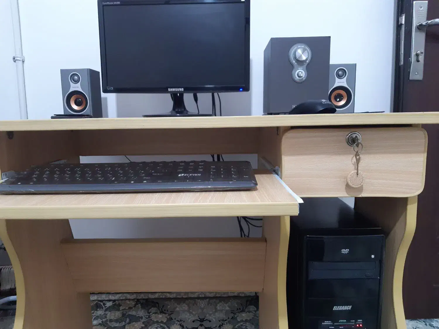 کامپیوتر سالم با میز|رایانه رومیزی|فردوس (خراسان), |دیوار