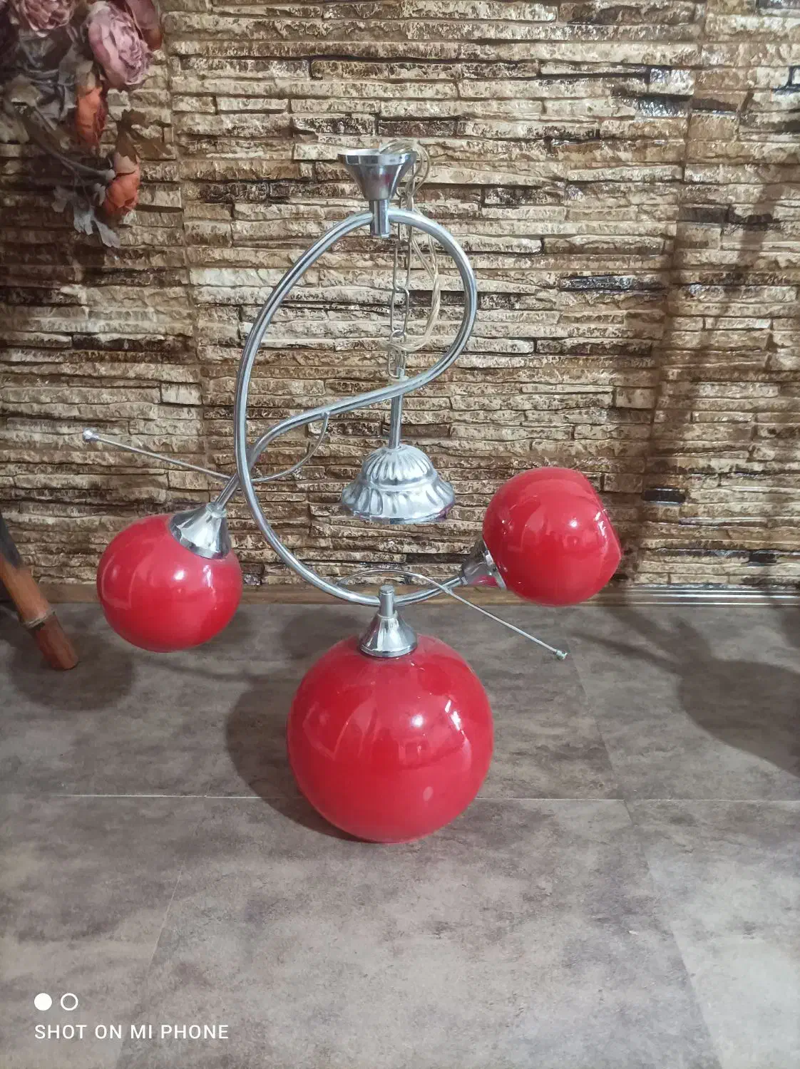 لوستر نو|لوستر و چراغ آویز|شیراز, قلعه شاهزاده بیگم|دیوار