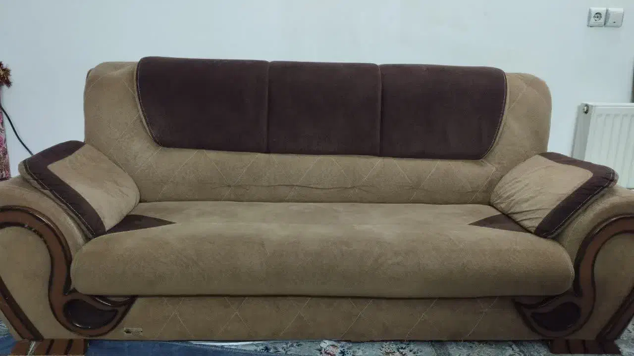 مبل ۵ نفره|مبلمان خانگی و میز عسلی|قم, باغ کرباسی|دیوار