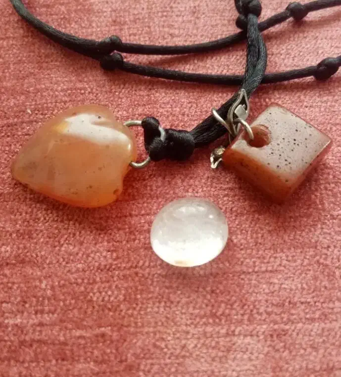 کهربا وعقیق قدیمی، درنجف اصلی، حکاکی|جواهرات|اردبیل, |دیوار