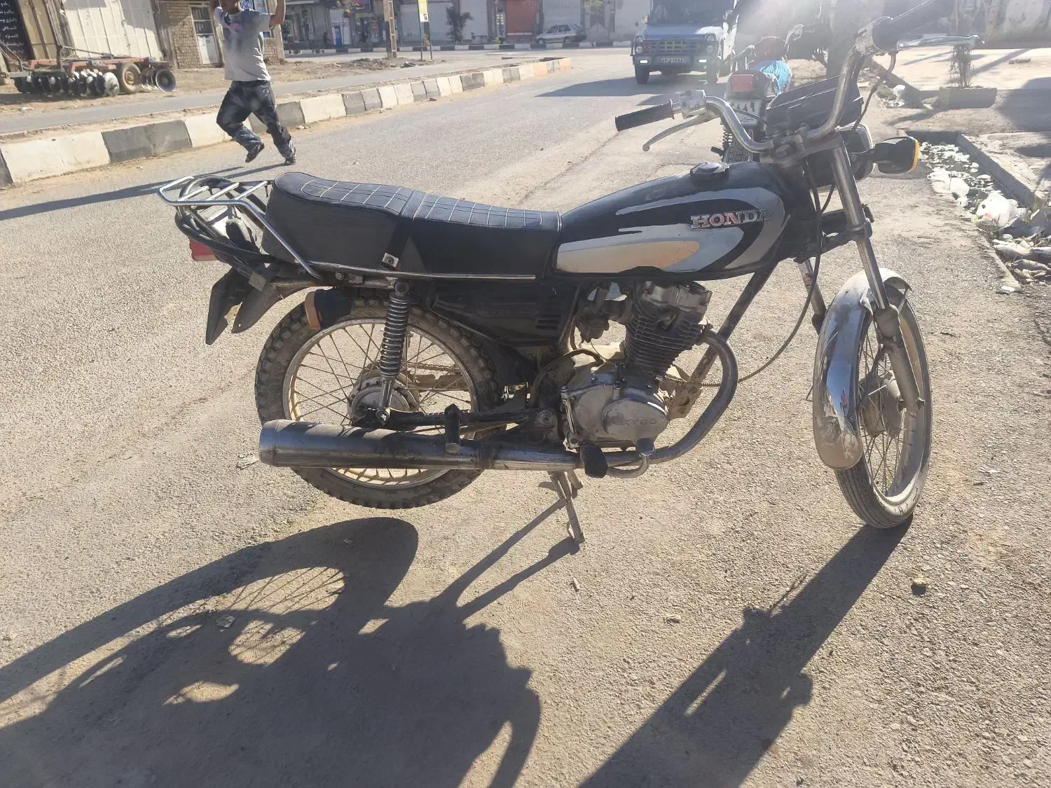 موتور مدل 83 پلاک قدیم مدارک کامل|موتورسیکلت|شیراز, کفترک|دیوار