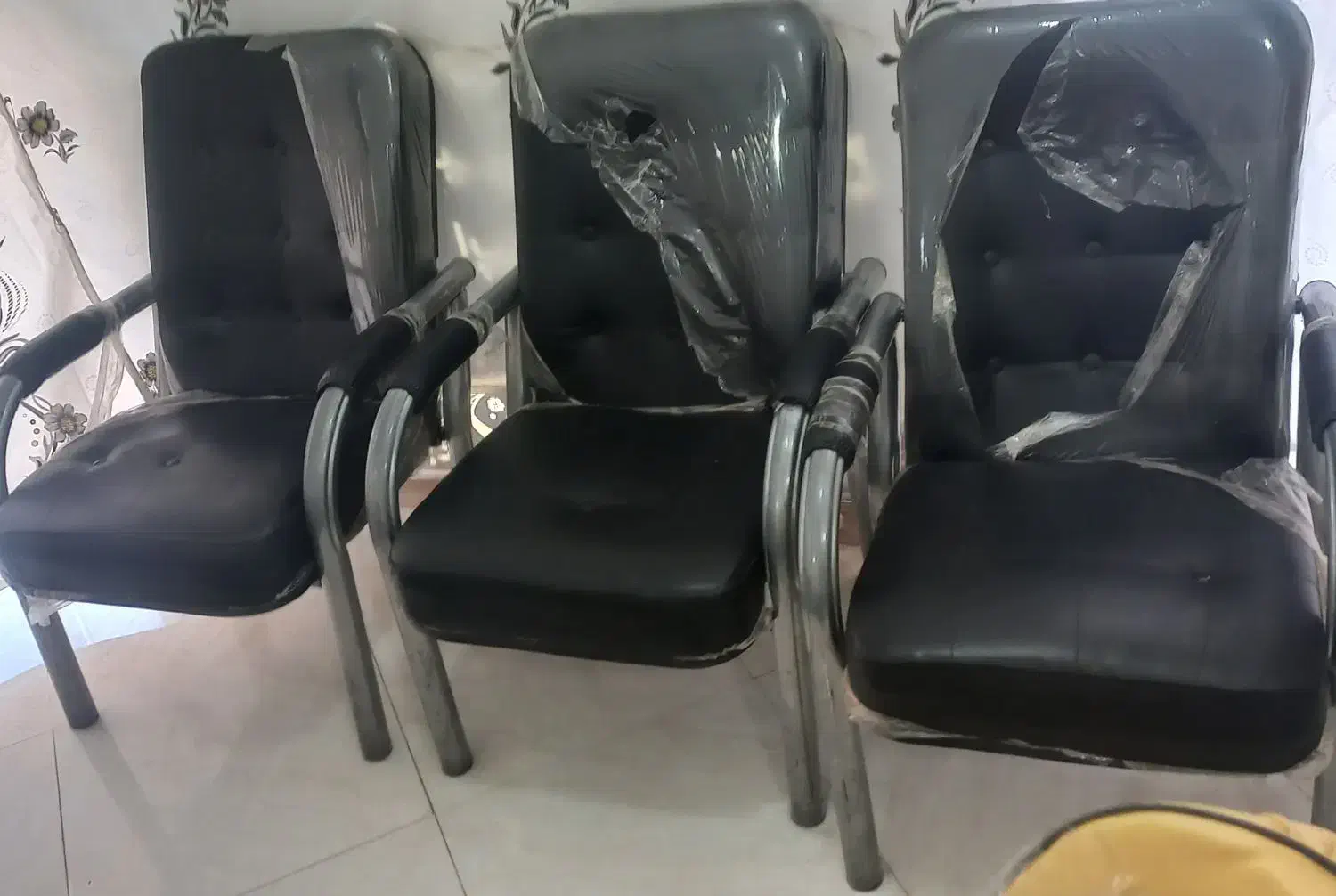 صندلی انتظار|مبلمان اداری|قم, باغ شریفی|دیوار